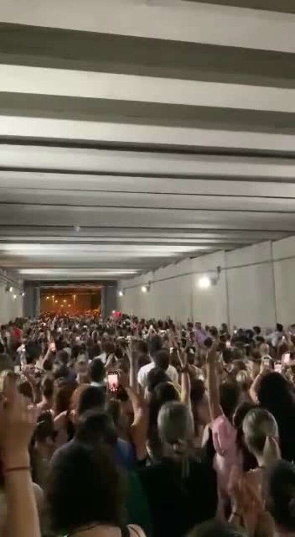 Los béticos rememoran la Copa del Rey al abandonar el estadio de la Cartuja tras el concierto de Manuel Carrasco