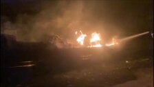 Investigan el incendio de una narcolancha en Camas junto a la SE-30 y el río Guadalquivir