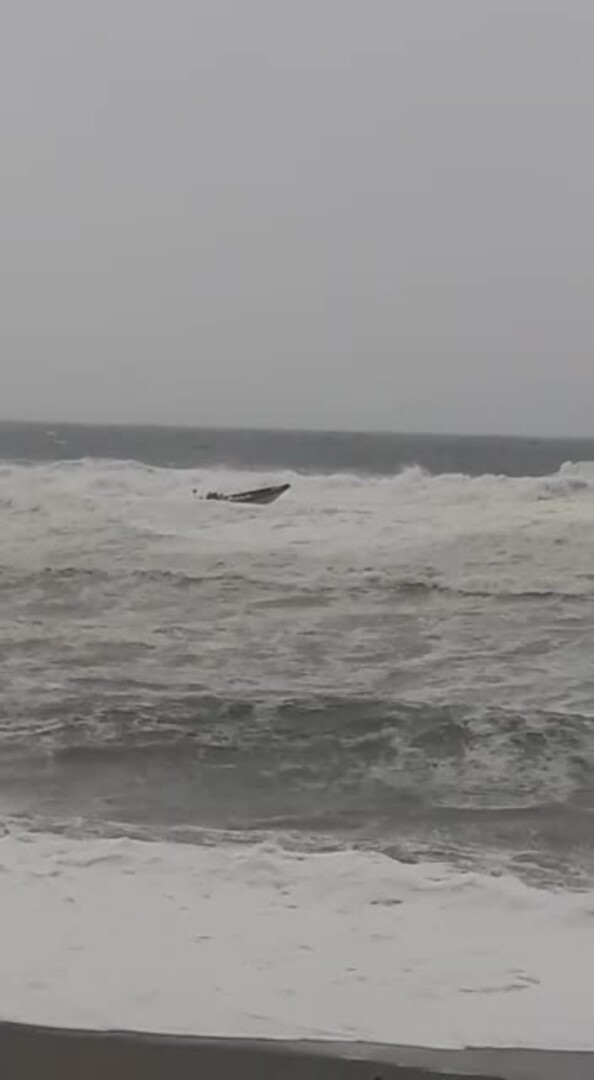 Cinco detenidos en una narcolancha en pleno temporal en La Línea de la Concepción