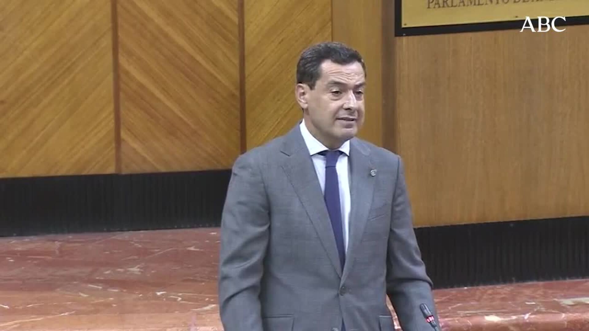 Maya Villalobo con el uniforme militar