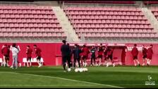Gudelj se entrena con normalidad en la víspera del duelo ante la Real Sociedad