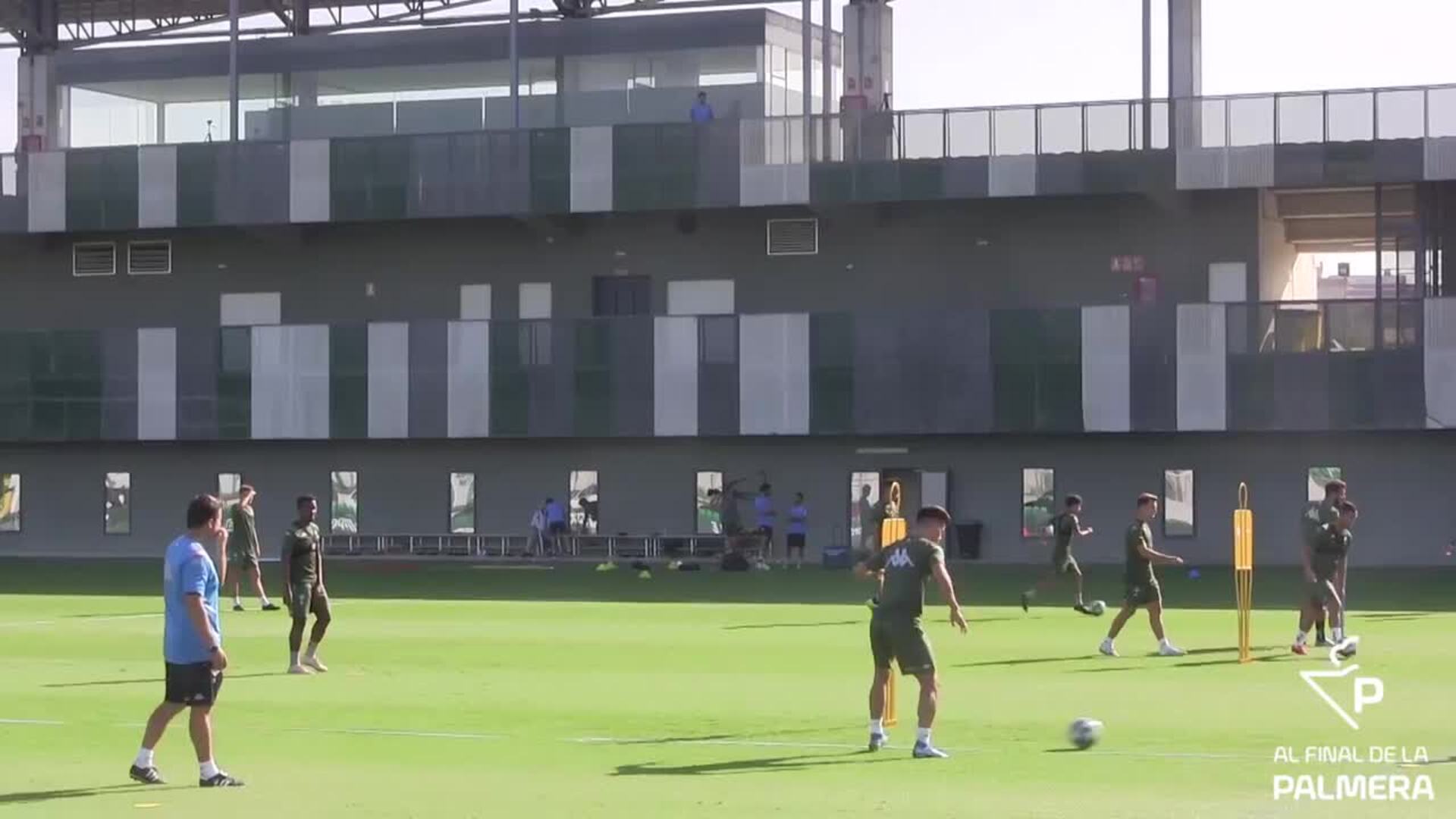 Entrenamiento del Betis sin los internacionales