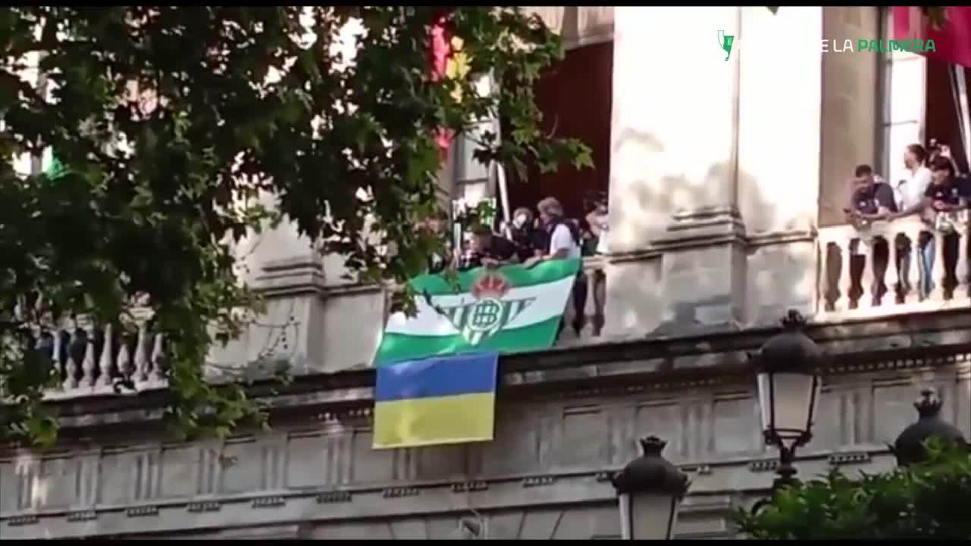 Joaquín, maestro de ceremonias en la celebración del Betis