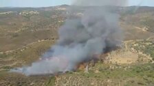 Diez medios aéreos han trabajado en la extinción de un incendio en El Madroño, que ya está estabilizado