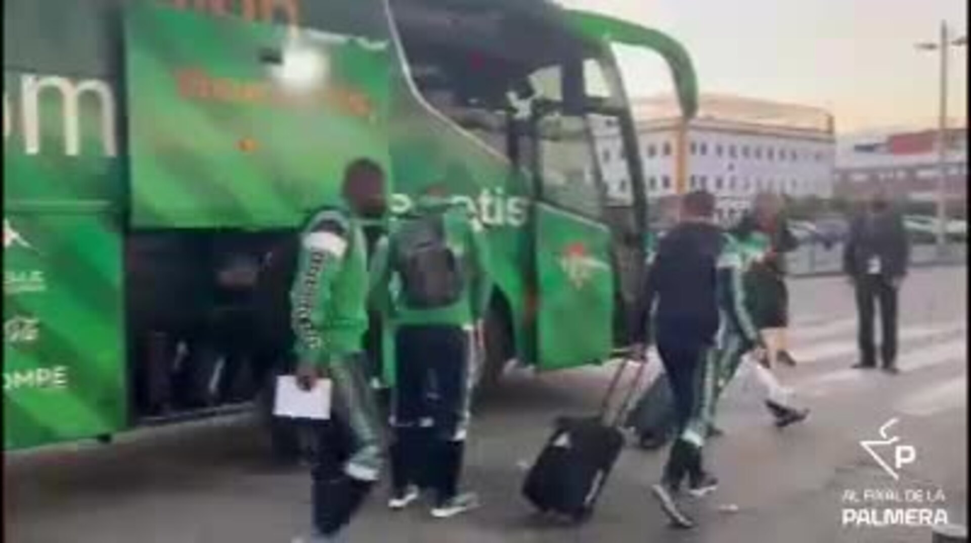La llegada del Real Betis al Villamarín para medirse al Atlético de Madrid