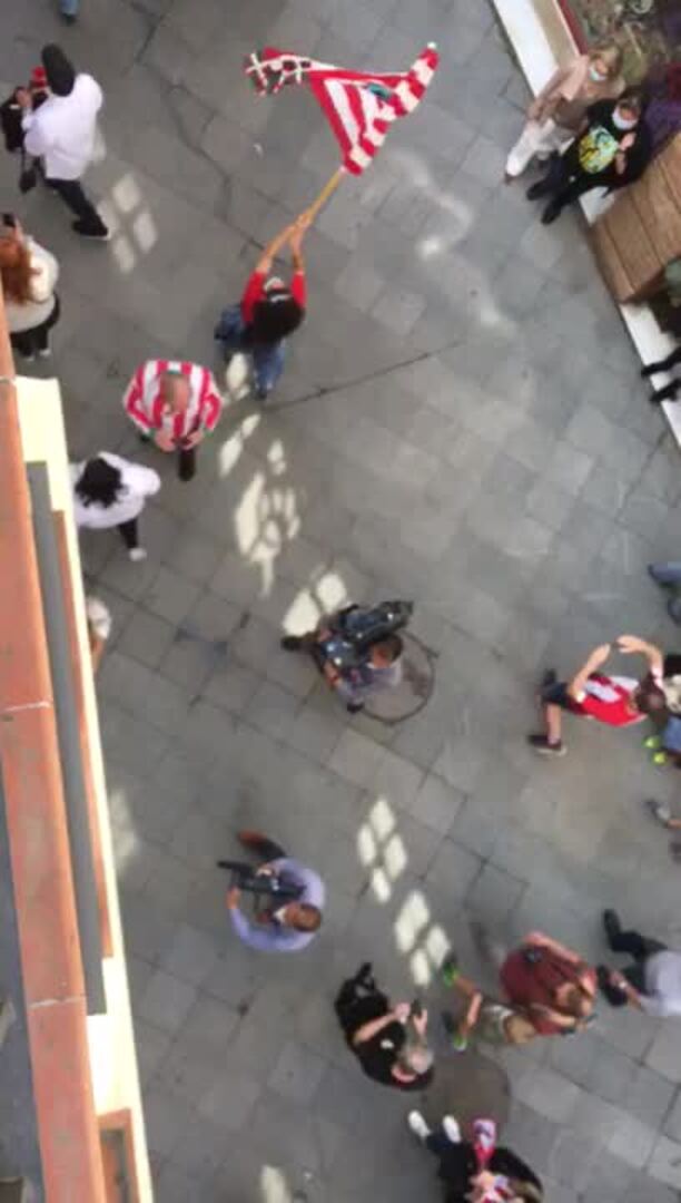 Los aficionados del Athletic se dejan notar en Sevilla antes de la final ante el Barcelona
