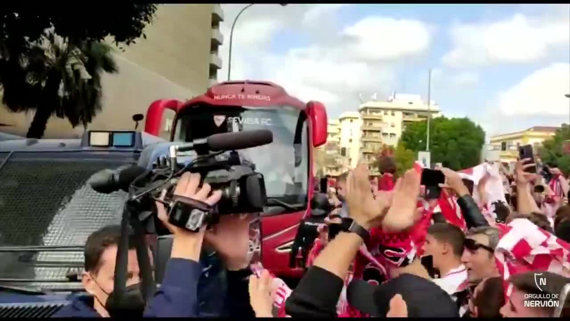 Así llegó el autobús del Sevilla al Sánchez-Pizjuán