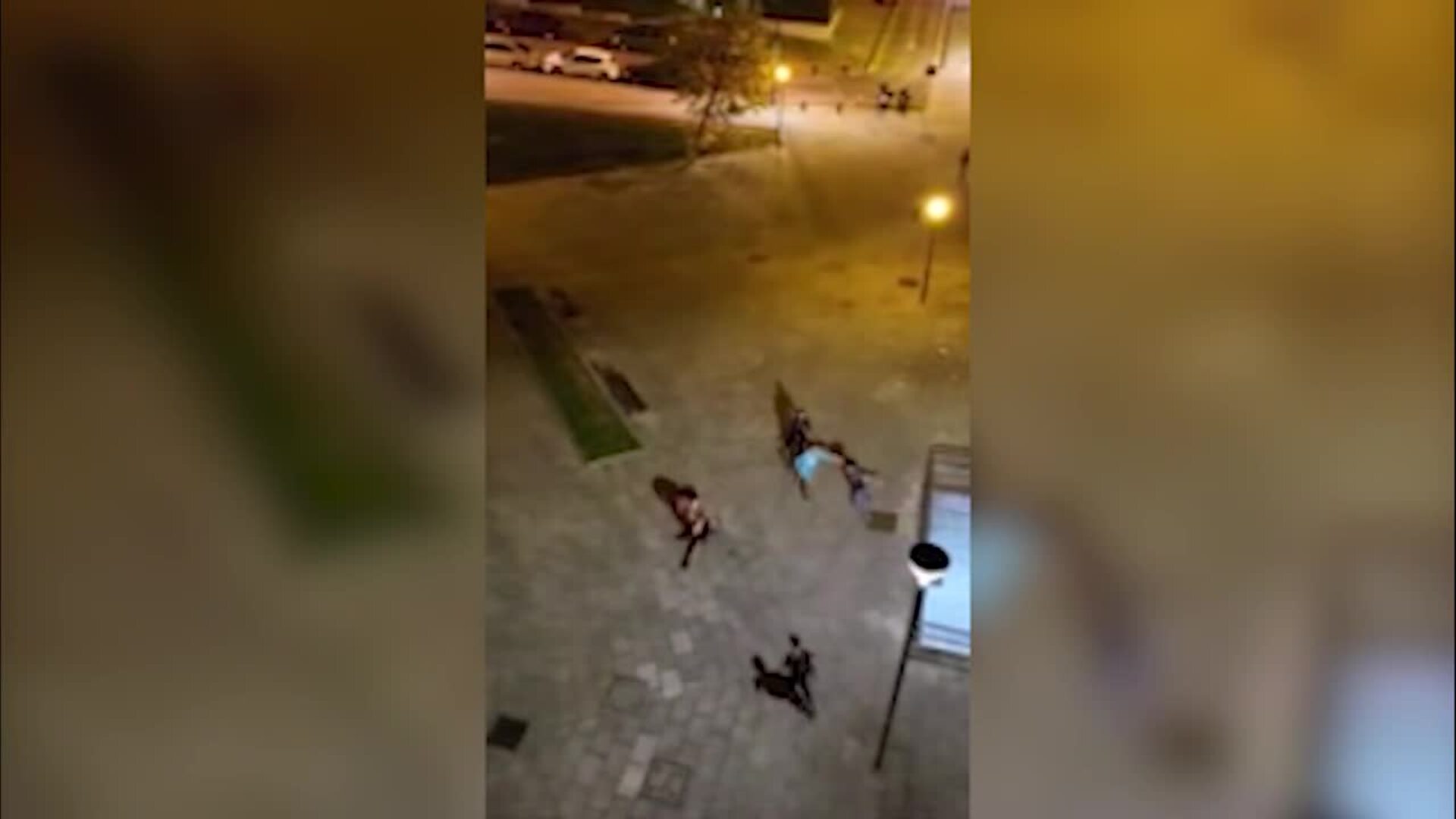 Pelea entre seis jóvenes con palos y un cuchillo de madrugada en Ollerías