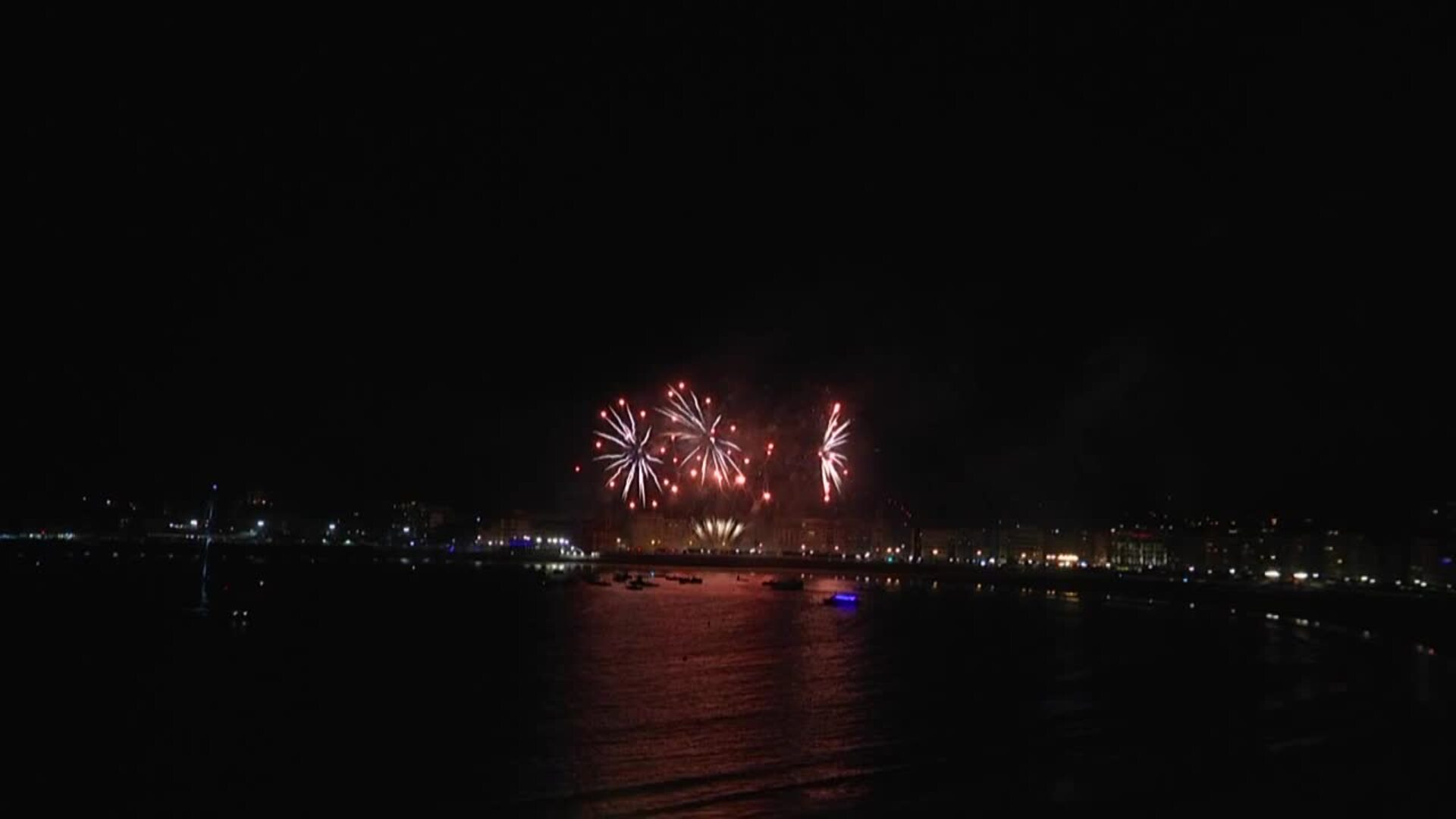 Vídeo de los fuegos artificiales de la pirotecnia francesa Ciels en Fête