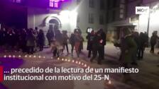 Velas en la plaza de España recuerdan a las mujeres asesinadas en la conmemoración de 25-N
