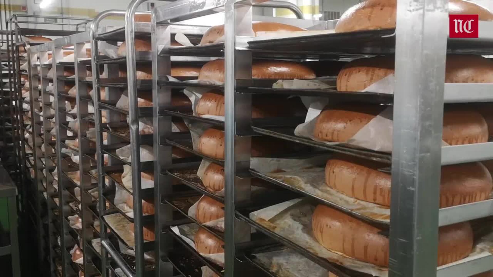 En el obrador gigante que endulza la Navidad con roscones