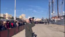 Cádiz arropa al Juan Sebastián de Elcano en su despedida para iniciar su 95º crucero de instrucción