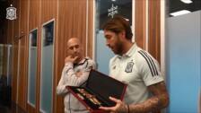 Sergio Ramos recoge el brazalete de capitán en el Parador Hotel Atlántico de Cádiz