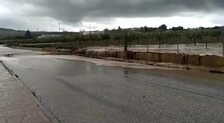 Una fuerte tromba de agua causa inundaciones en Setenil de la Bodegas y la Sierra de Cádiz