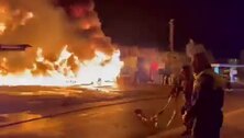 Vídeo: Peligroso incendio al lado de una gasolinera en Arcos