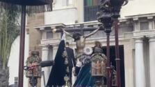 Vídeo: Salida de la cofradía de Piedad desde la iglesia de Santiago, en Cádiz