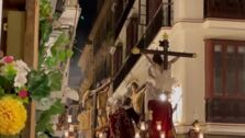 Video: El Perdón en la calle Nueva con la banda Virgen de los Reyes