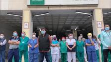 Aplausos en los hospitales de Cádiz al trabajador de la limpieza fallecido en Jerez