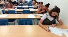 Casi 5.000 opositores gaditanos se examinan para lograr plaza de maestro