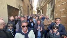 Vídeo: Carnavaleros de Cádiz acompañan a Quico Zamora a inaugurar su placa conmemorativa