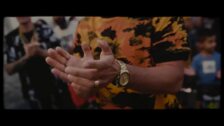 'El Patrón' de Puerto Serrano, videoclips de rap, mucho oro y un Panamera
