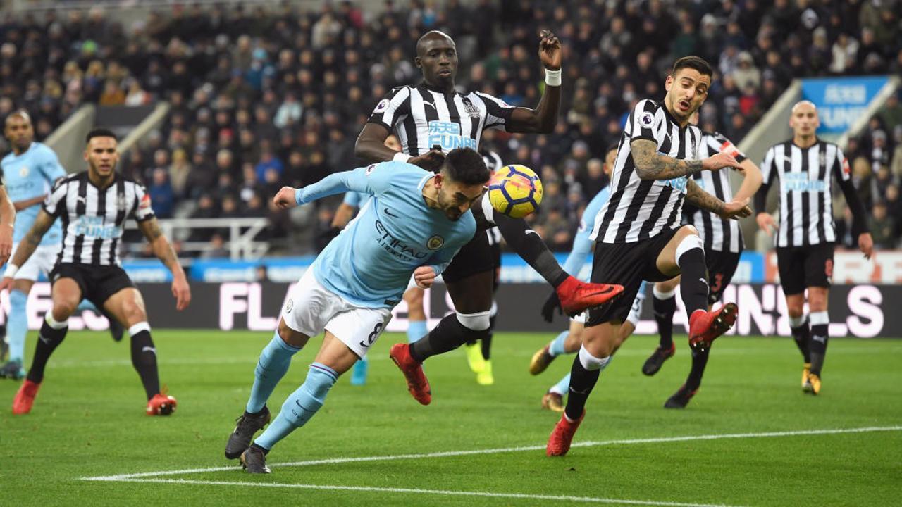 Em jogo intenso, City perde pro Newcastle por 1 a 0 e está fora da