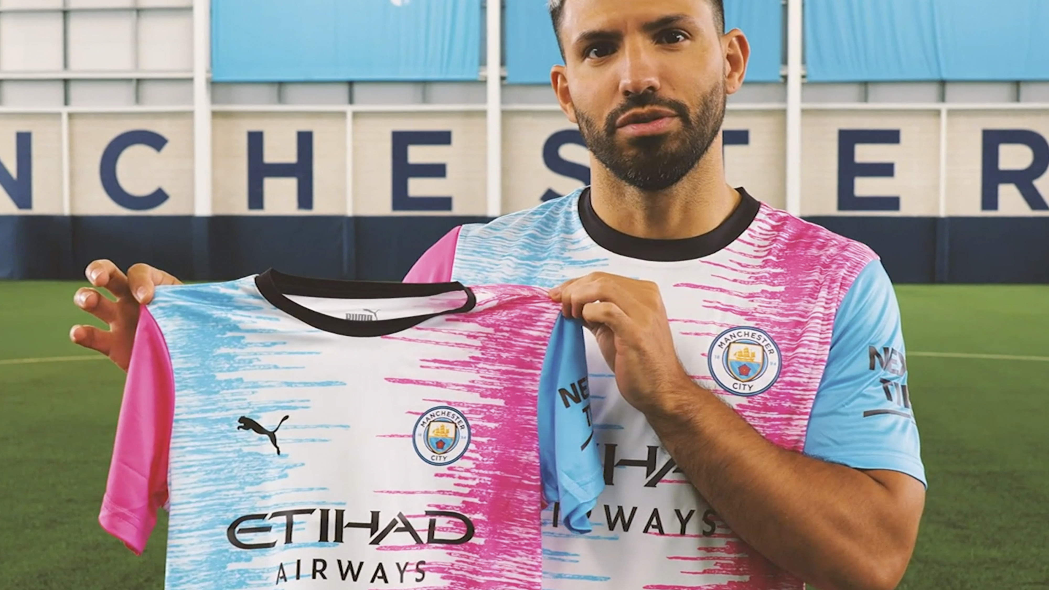 Man city store pink jersey