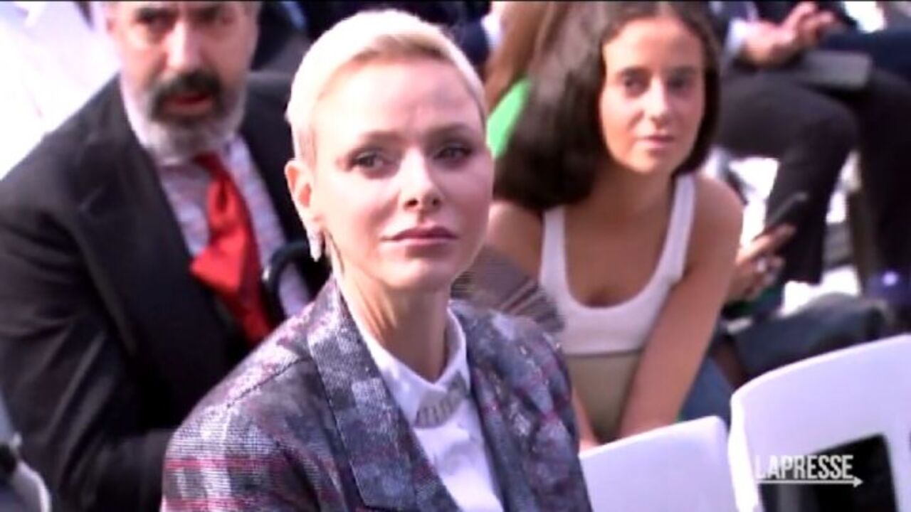 Charlene di Monaco è la star della sfilata Louis Vuitton: a Parigi