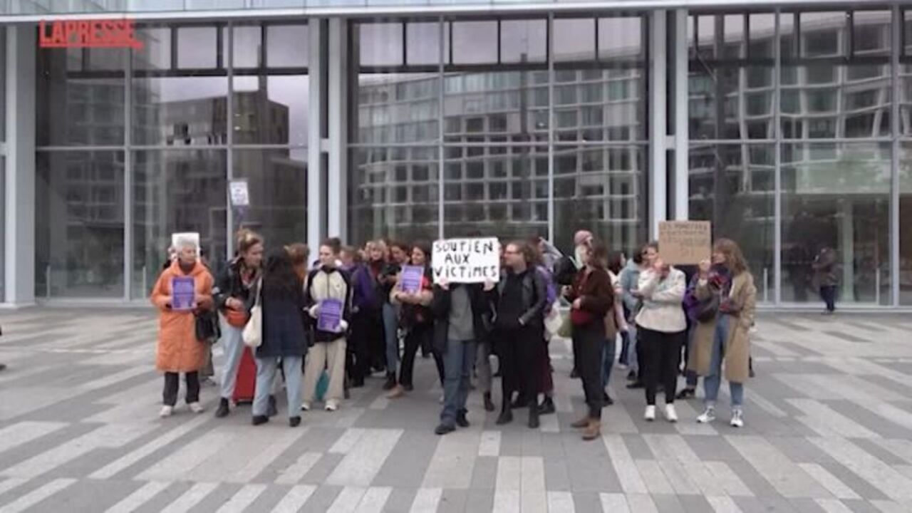 Francia, al via il processo contro Depardieu per violenza sessuale:  manifestazione fuori dal Tribunale