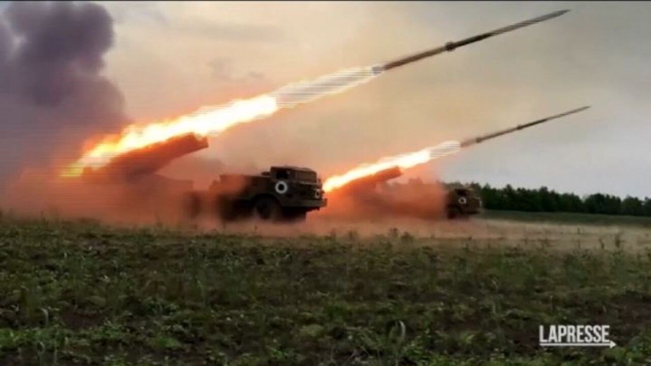 Ucraina, i lanciarazzi russi in azione - Il Sole 24 ORE