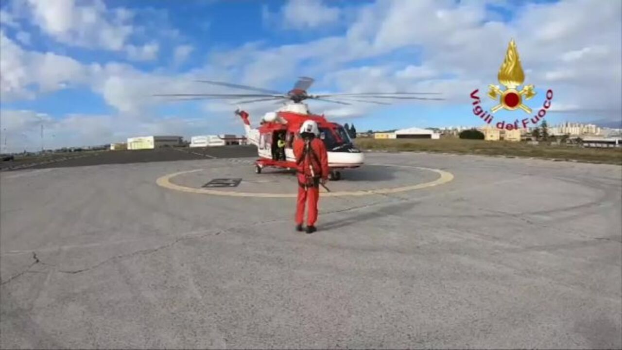 A Messina le Pigotte vestono la divisa dei Vigili del Fuoco e prendono  servizio in caserma