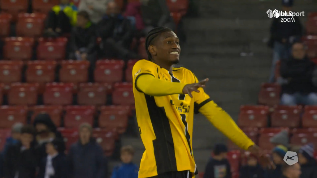 Hier wirft Monteiro den Schuh in Richtung Kryeziu