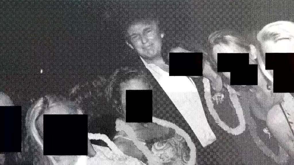 Trump apparaît sur des photos d'Epstein