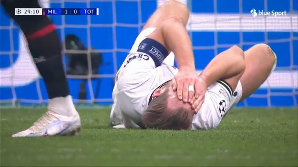 30. Minute: Kane wird im Gesicht getroffen, Elfer gibt es nicht