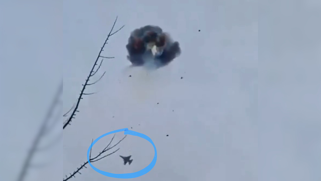 Im Video: Kampfjet-Pilot aus der Ukraine schiesst Drohne ab