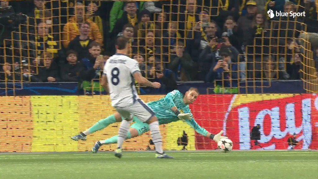 48. Minute: Von Ballmoos hält Elfmeter und Nachschuss