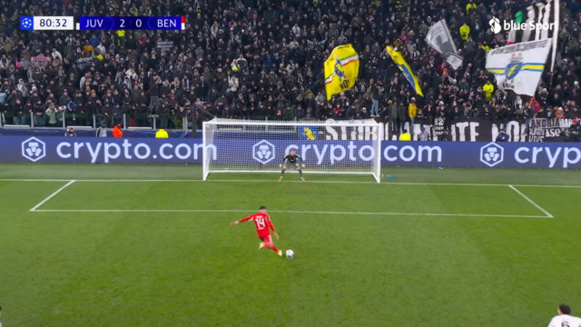 Benfica-Star Pavlidis rutscht bei Penalty weg