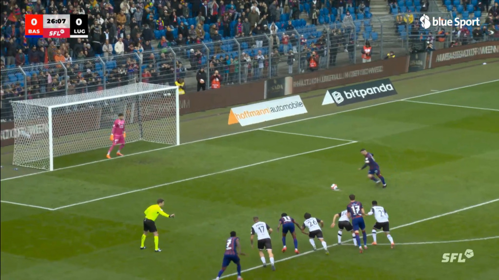 Saipi hält Penalty von Shaqiri﻿