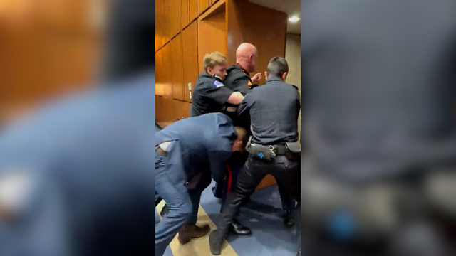 Video zeigt Protest: Eskalation im US-Senat – Armee-Veteran wird gewaltsam abgeführt