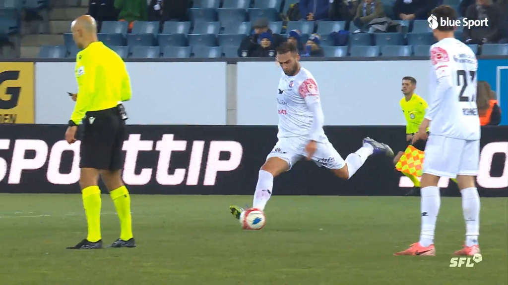 Kasamit trifft mit herrlichem Freistoss