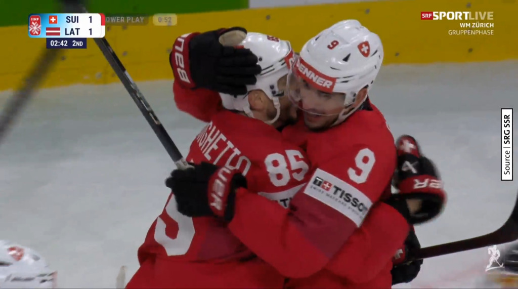 Andrighetto bereitet vor, Riat schliesst ab – die Nati spielt Lettlands Defensive aus