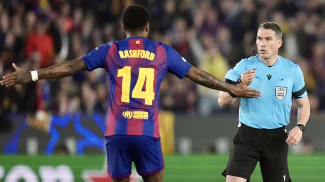 Scène curieuse et penalty oublié à Barcelone ?