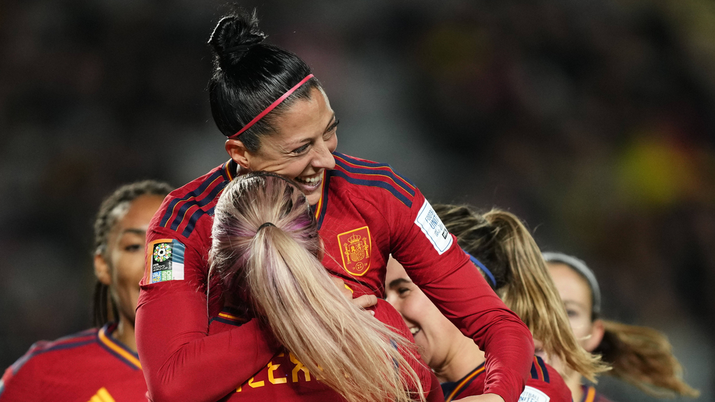 Spanisches Traumtor: Abelleira schiesst Spanien wunderbar in Front.