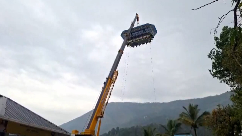 Luxus-Menü endet im Feuerwehreinsatz: Touristen bleiben beim Sky Dining in der Luft stecken