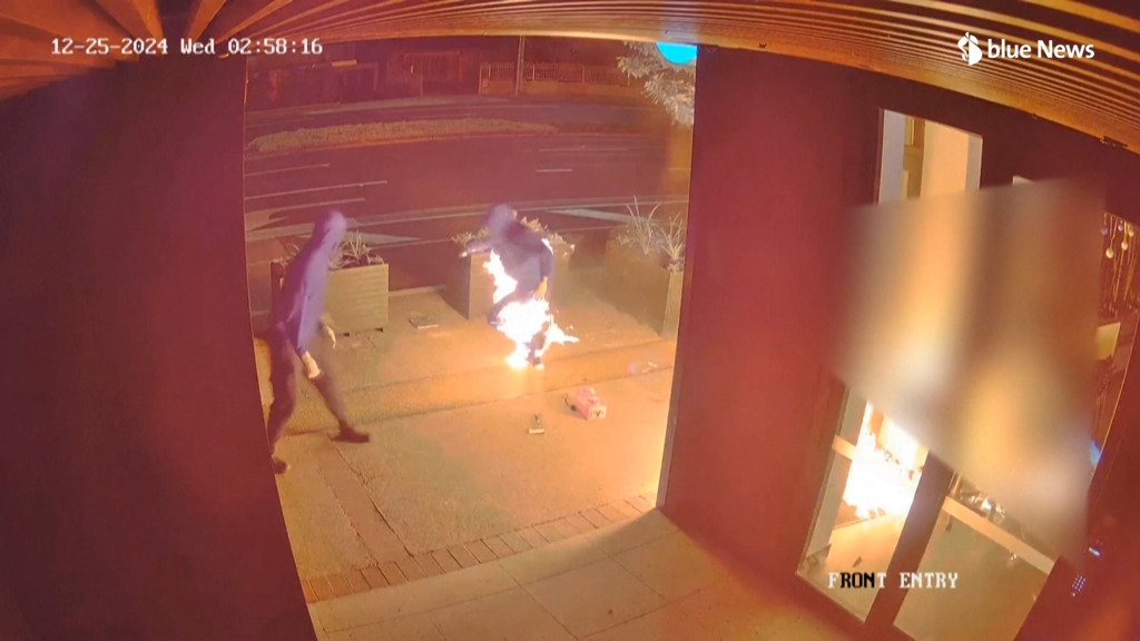 Il veut incendier un restaurant, mais met le feu à... son pantalon!