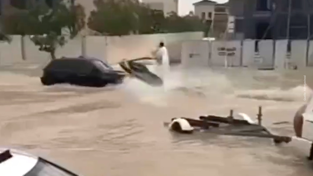 Kurioses aus Dubai: Mit dem Jetski durch die Fluten