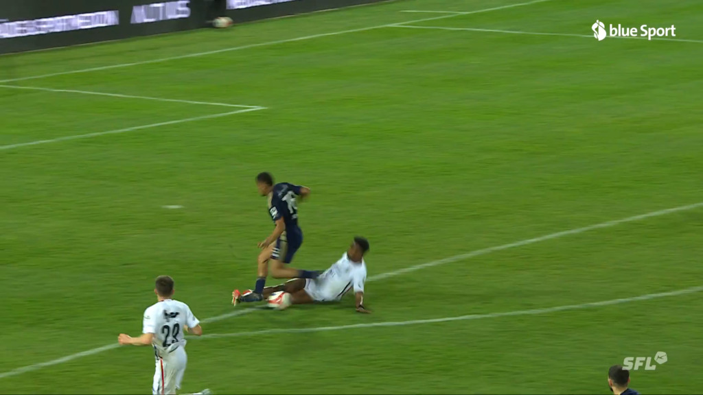 Schiri Dudic pfeift Witz-Penalty gegen Aarau – FCA-Sportchef Zverotic folgt ihm in die Katakomben