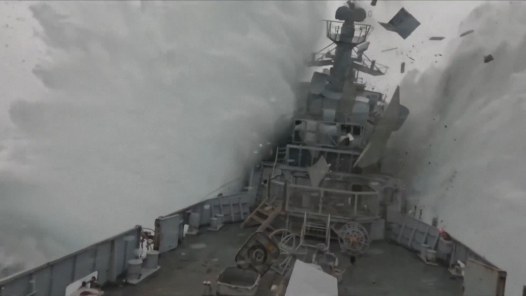 Seltene Aufnahmen eines realen Waffentests – NATO zeigt spektakuläre Bilder des Torpedoangriffs auf die KNM Trondheim