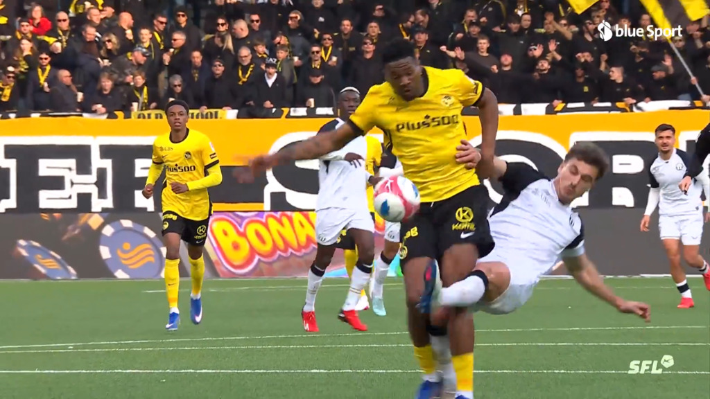 FCZ-Verteidiger Kamberi fliegt nach Notbremse vom Platz