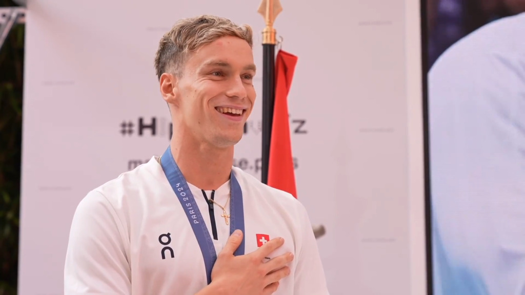 Mityukov tout sourire à la Maison Suisse